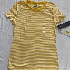 New with tag. Women’s size small Jones New York Sport workout tee.